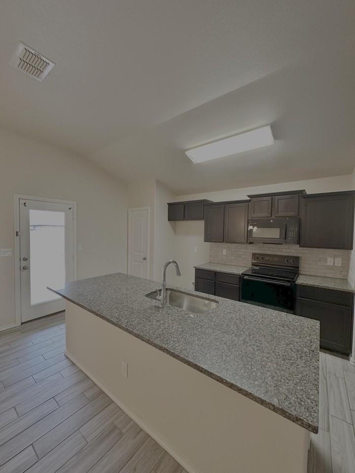 2119 140th St - Photo 5 of 15