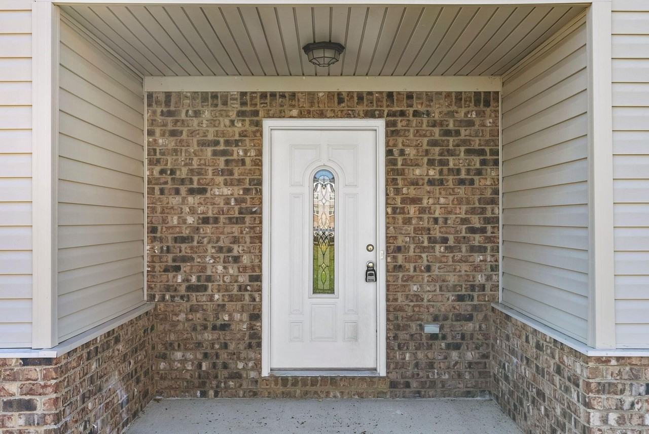 573 Regency Cir - Photo 2 of 25