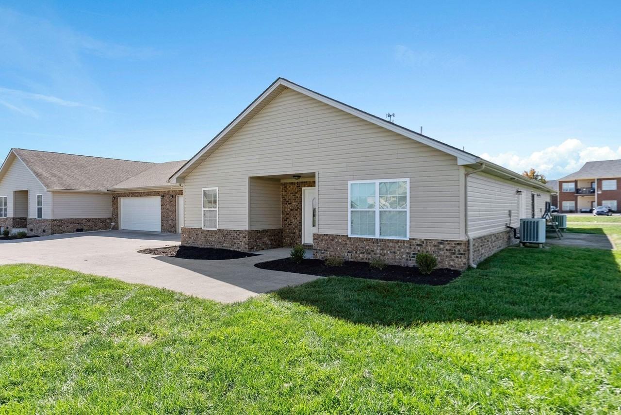 573 Regency Cir - Photo 3 of 25