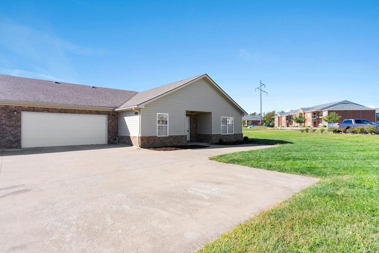 573 Regency Cir - Photo 4 of 25