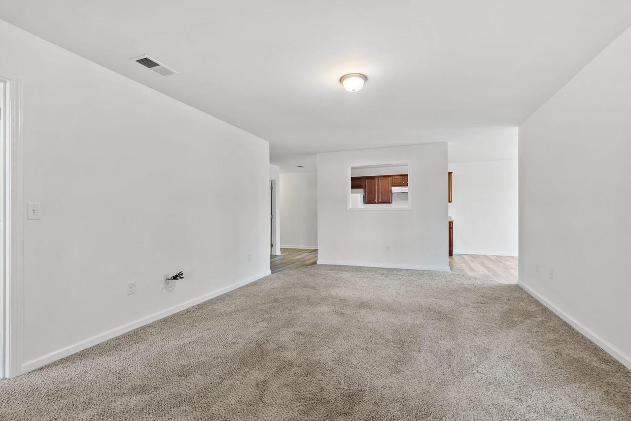 573 Regency Cir - Photo 5 of 25