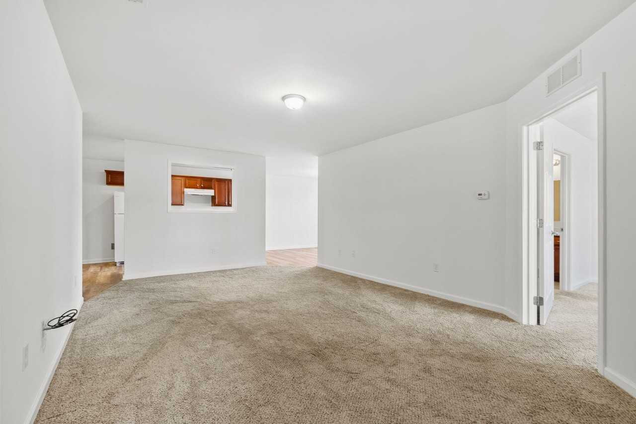 573 Regency Cir - Photo 6 of 25