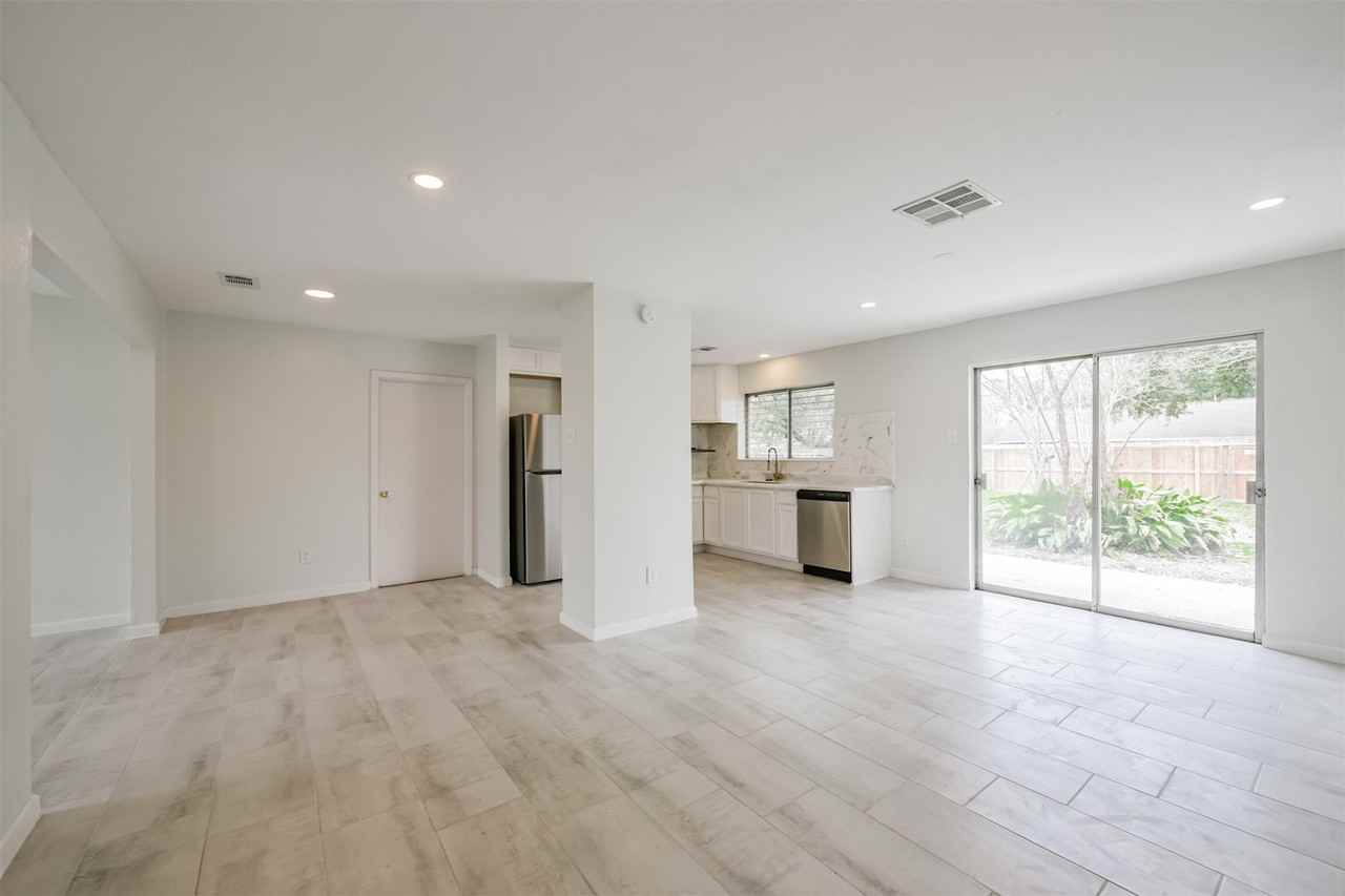 2114 Shasta St - Photo 6 of 35