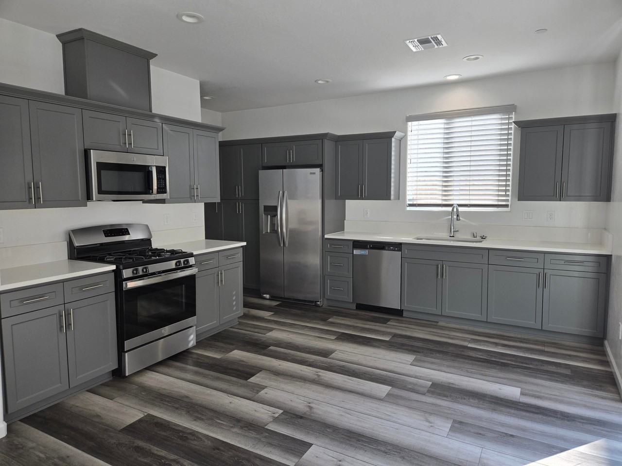 3021 N Sowell St - Photo 3 of 10