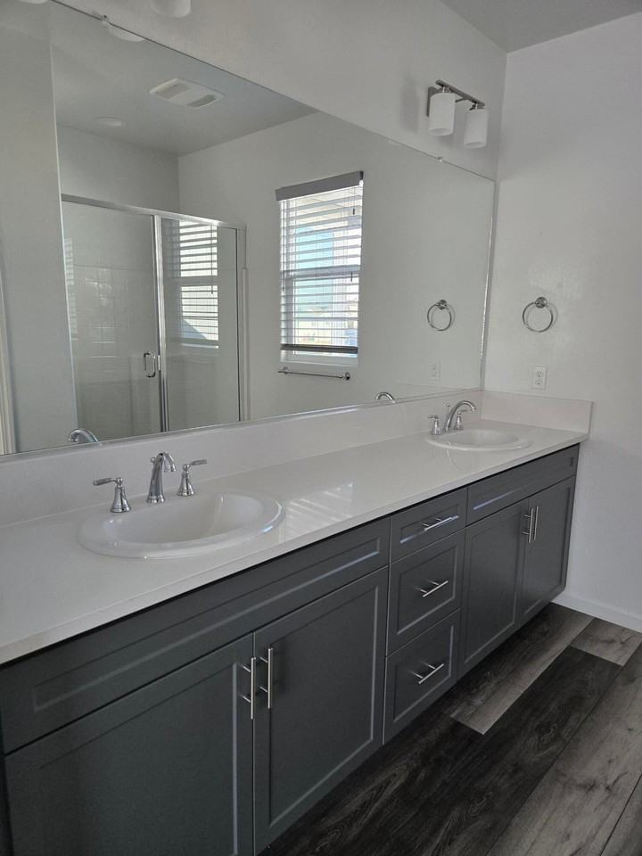 3021 N Sowell St - Photo 5 of 10