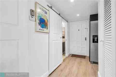 6001 N Falls Circle Dr - Photo 4 of 27