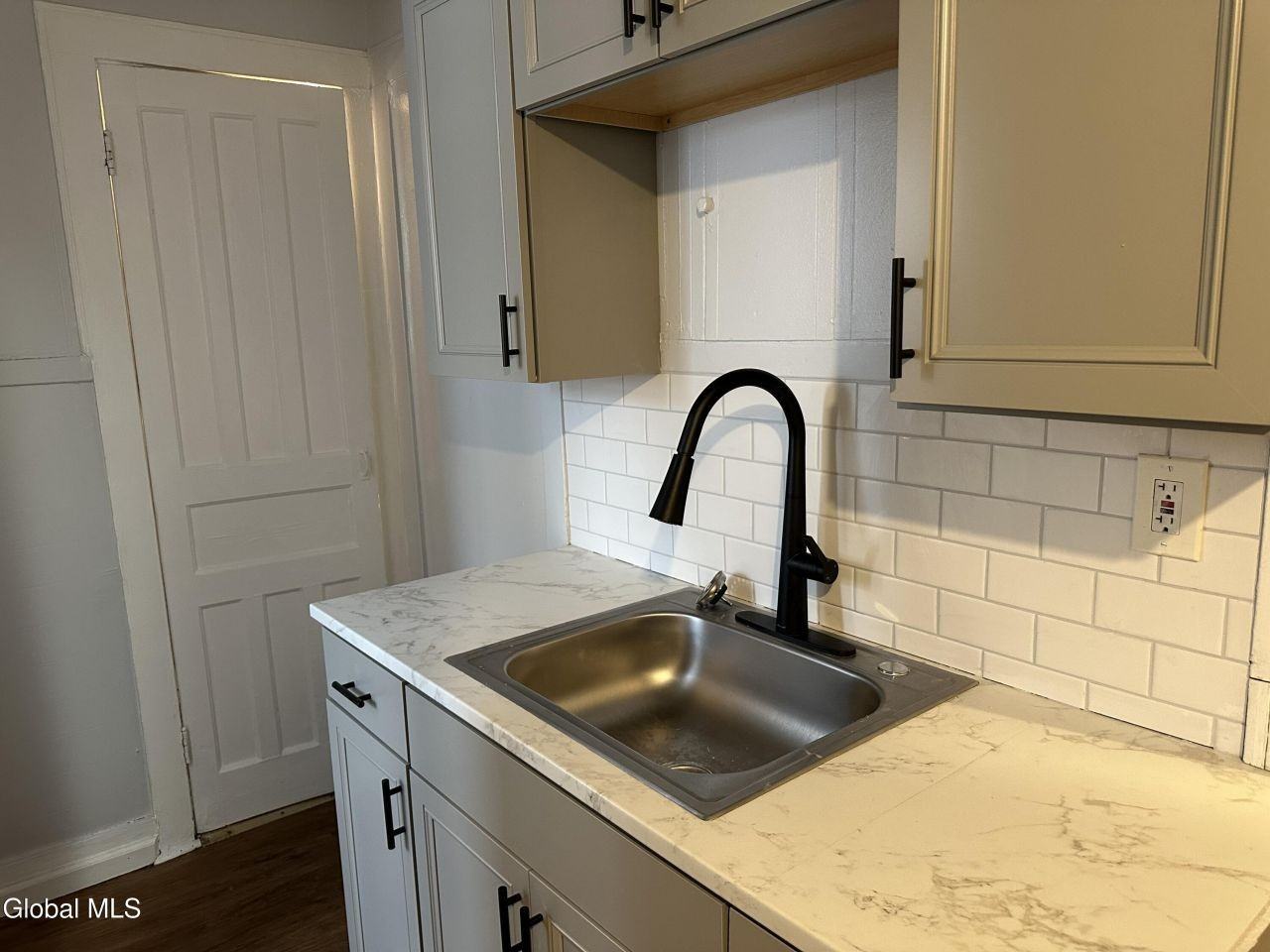 1213 State St - Photo 3 of 12