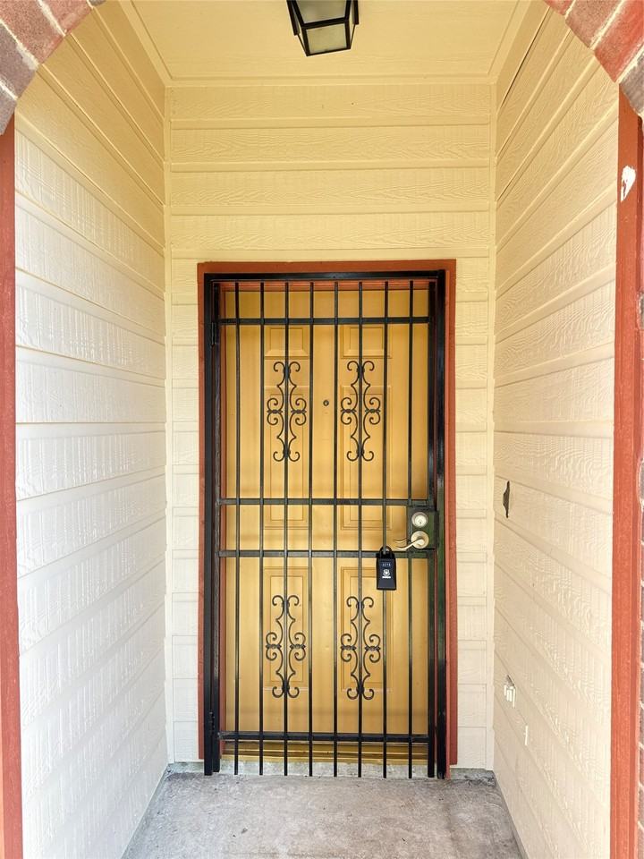 15919 Hiram Clarke Rd - Photo 6 of 29