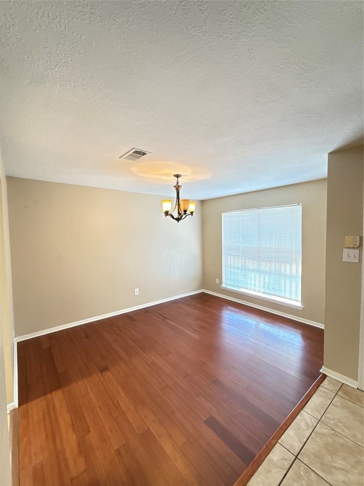 15919 Hiram Clarke Rd - Photo 7 of 29