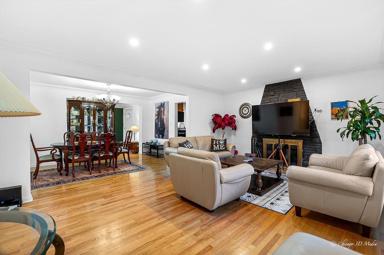 5844 N Lacey Ave - Photo 2 of 20