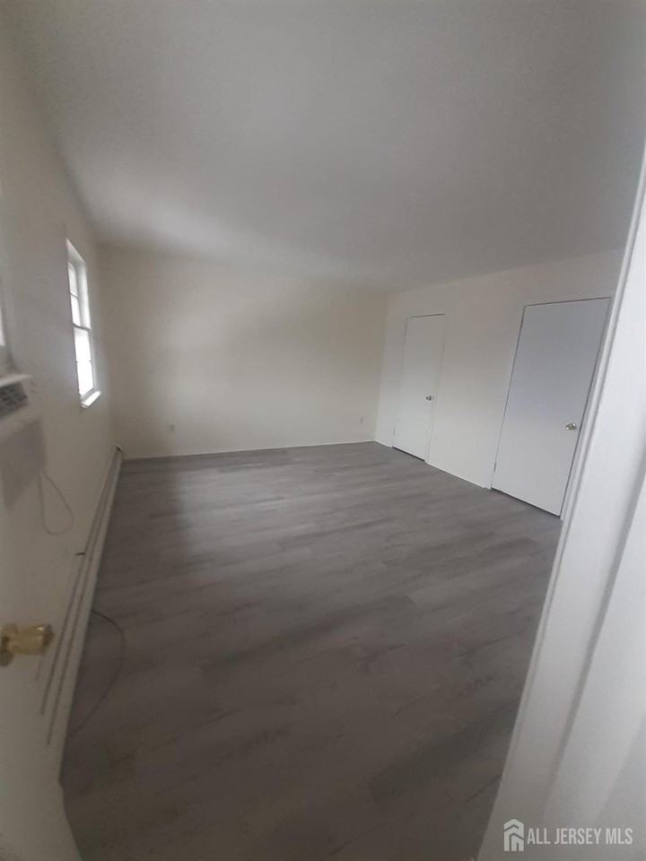 1776 Oak Tree Rd - Photo 4 of 9