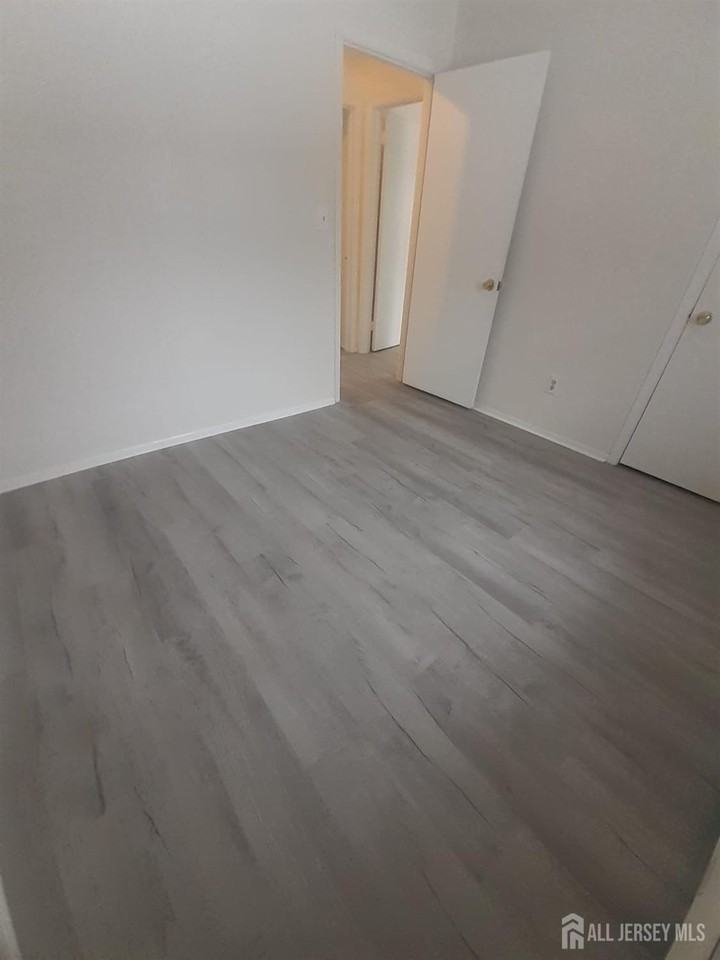 1776 Oak Tree Rd - Photo 6 of 9