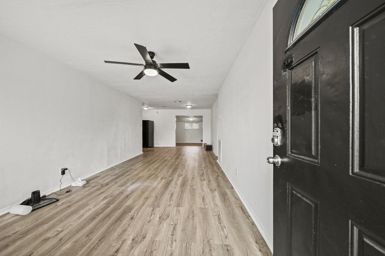 5610 Arthington St - Photo 3 of 18