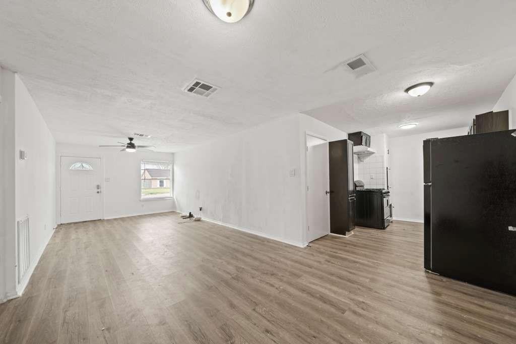 5610 Arthington St - Photo 4 of 18