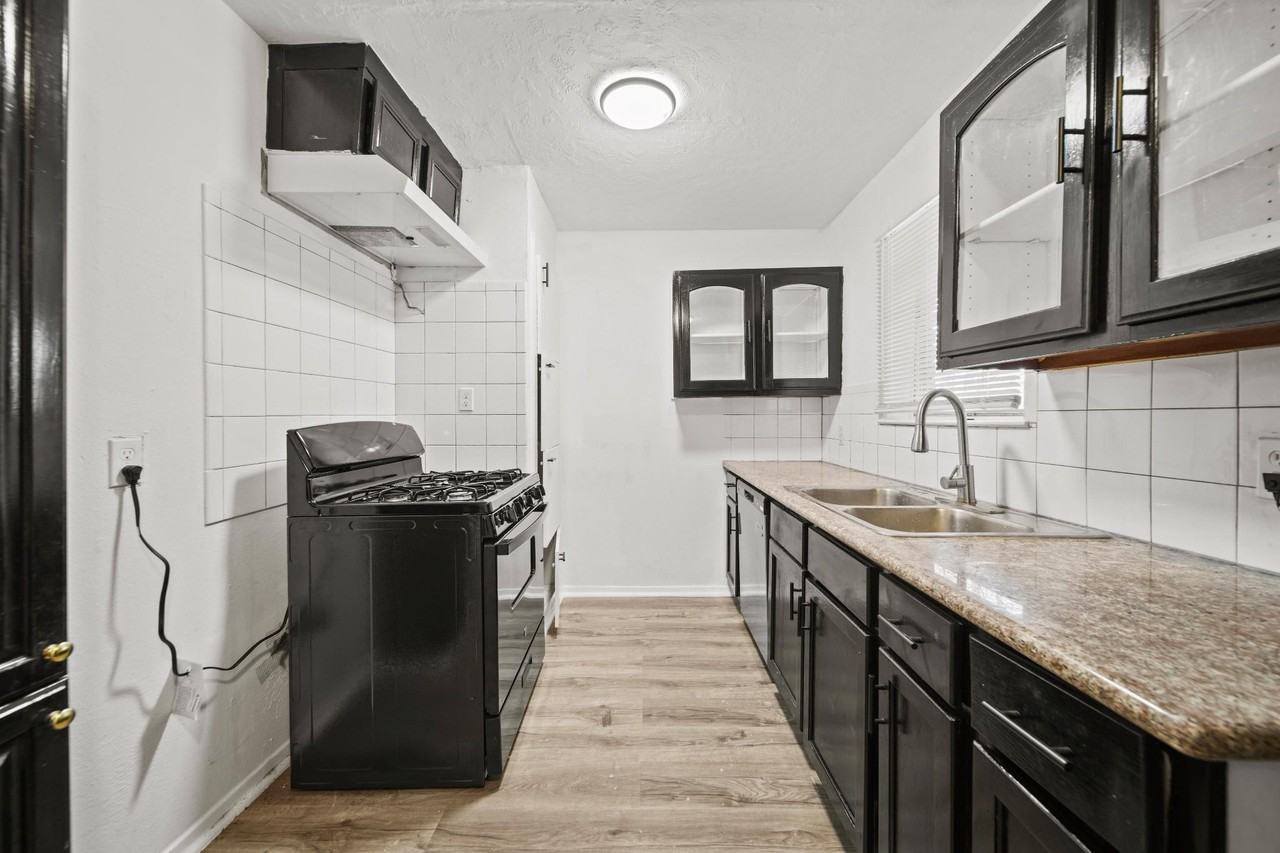 5610 Arthington St - Photo 6 of 18