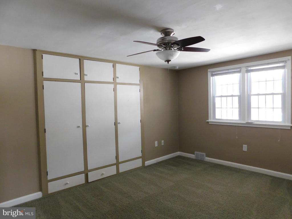 737 Churchville Rd - Photo 5 of 12