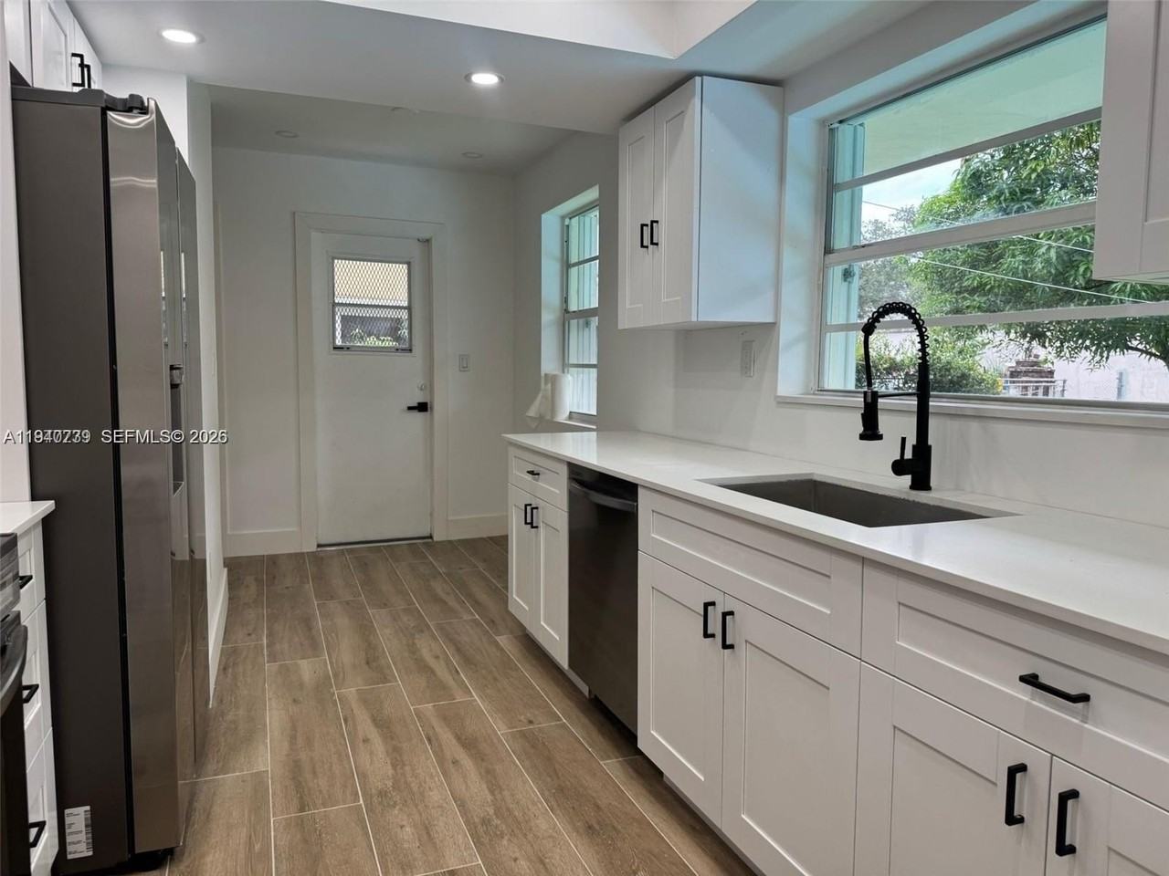 370 Nw 43rd Ave #0 - Photo 3 of 17