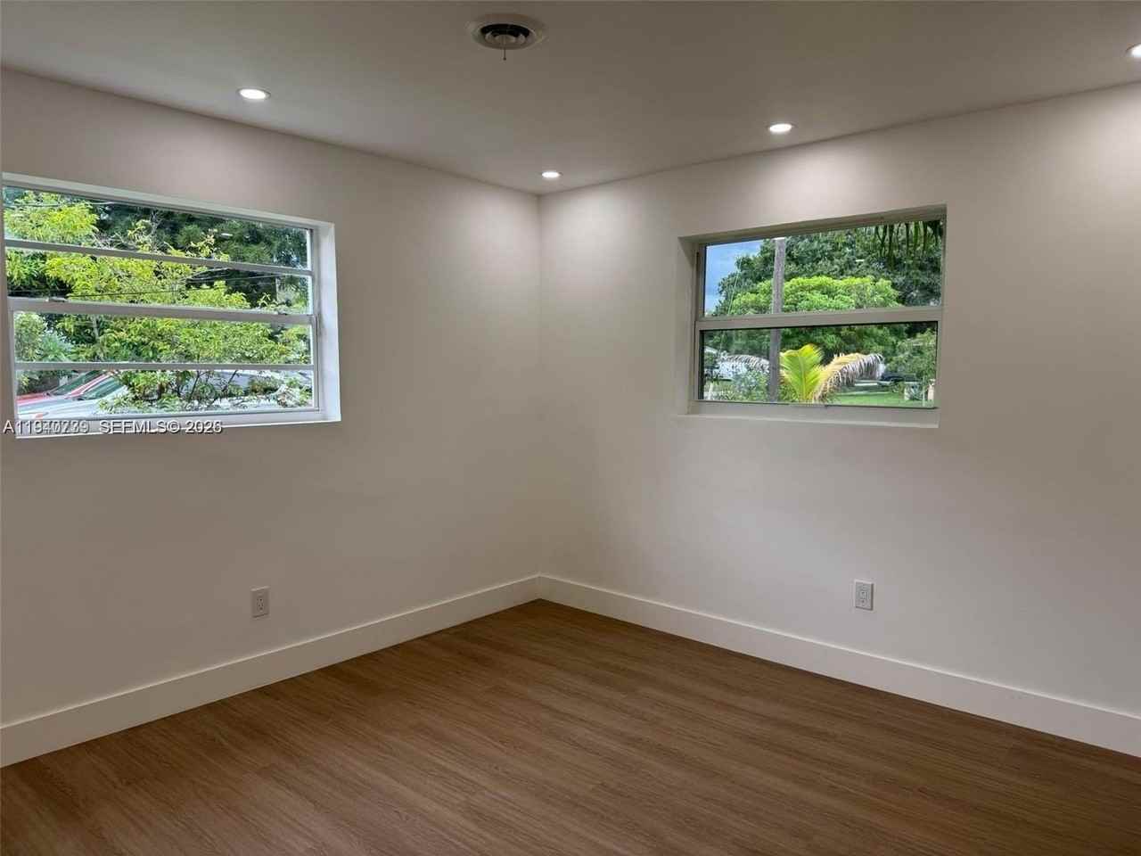 370 Nw 43rd Ave #0 - Photo 5 of 17