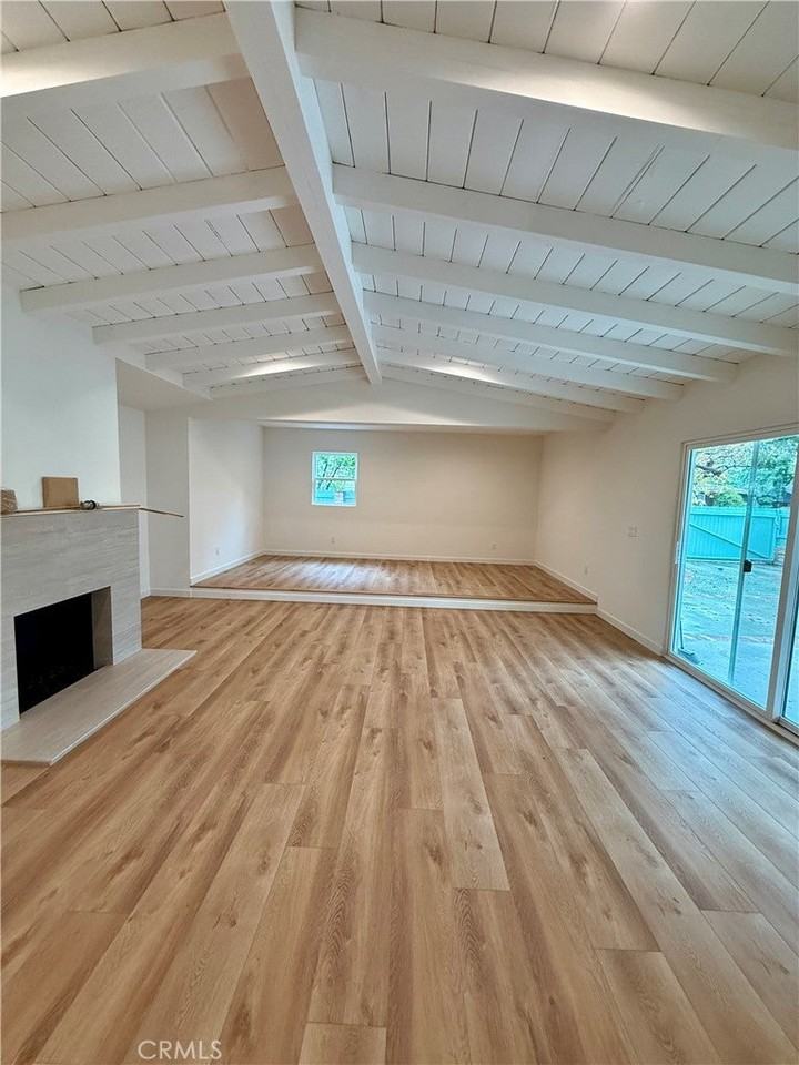 16930 Tupper St - Photo 4 of 24