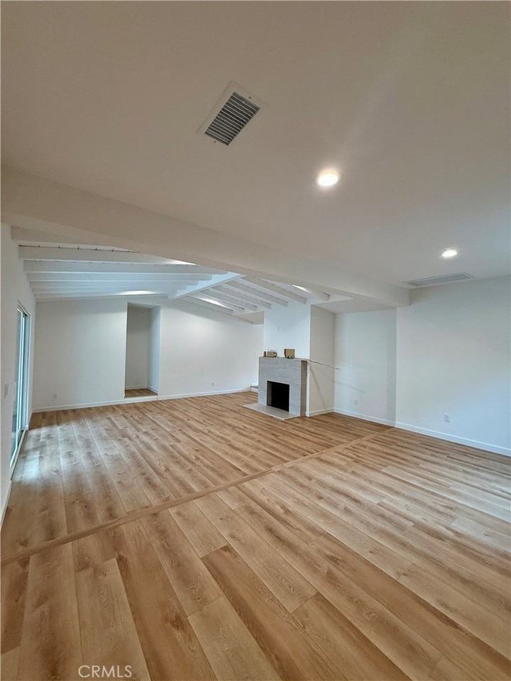 16930 Tupper St - Photo 5 of 24