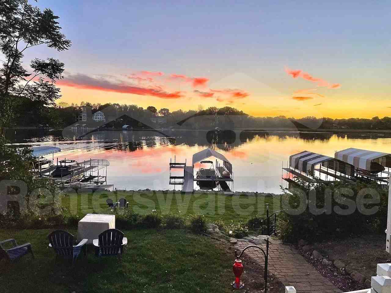 605 Park Ln - Photo 2 of 36