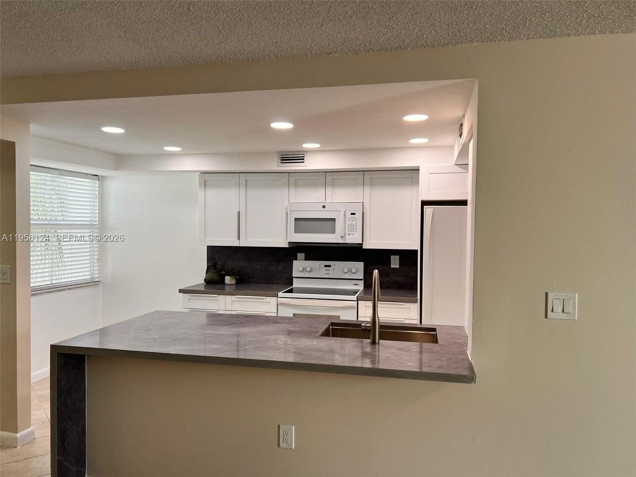 4878 Nw 97th Pl #290 - Photo 4 of 17