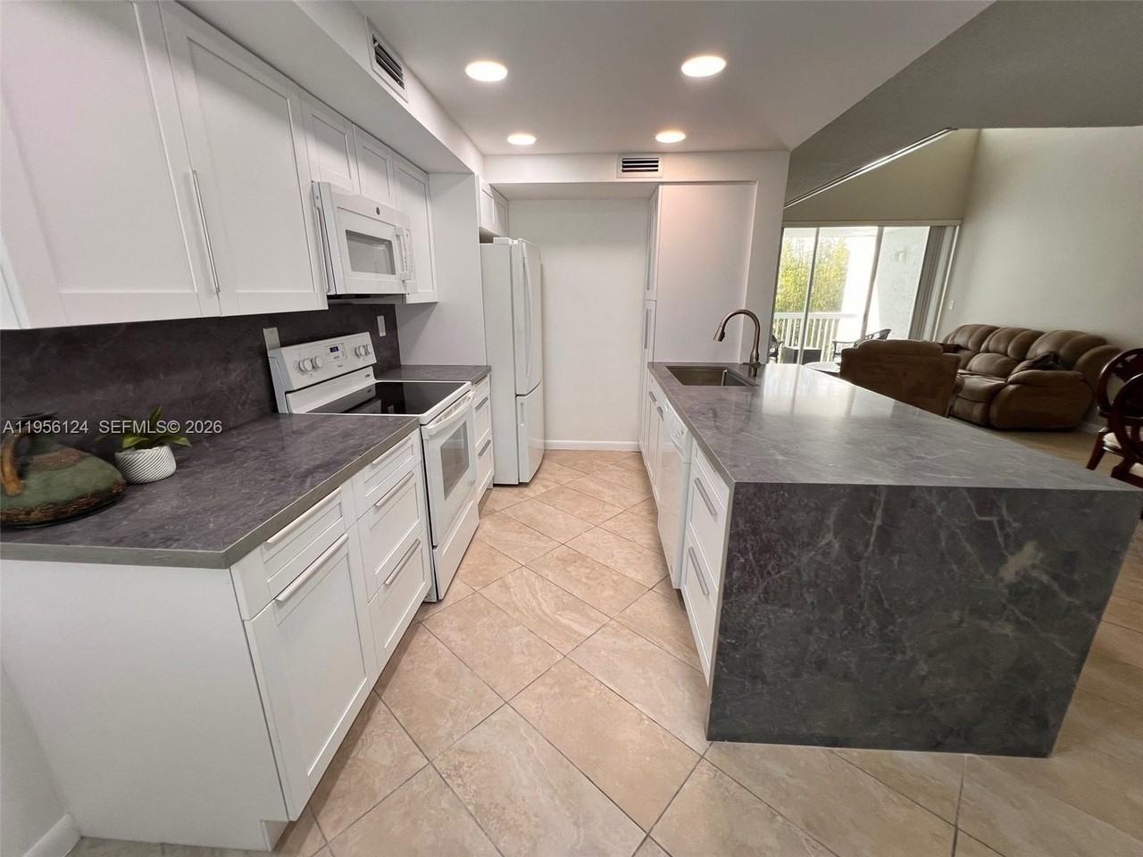 4878 Nw 97th Pl #290 - Photo 5 of 17