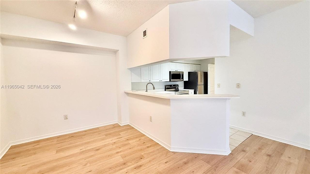 2728 Anzio Ct #308 - Photo 6 of 18