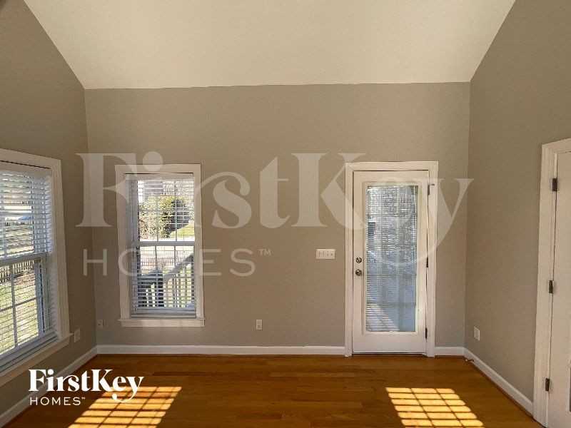 975 Boyer Dr - Photo 2 of 12