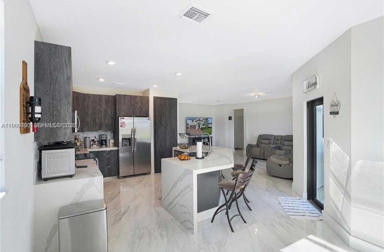 10321 Sw 232nd St - Photo 7 of 49