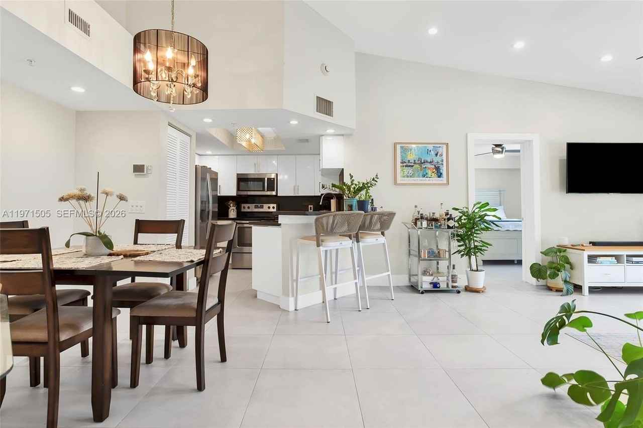 2009 Se 10th Ave #322 - Photo 2 of 46