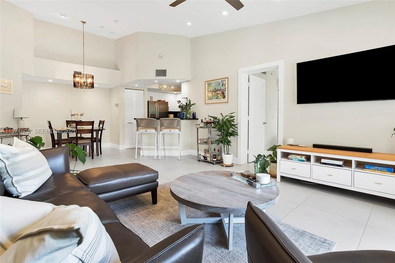 2009 Se 10th Ave #322 - Photo 4 of 46