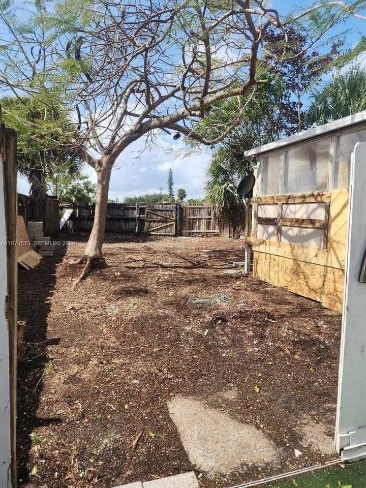 9165 Highpoint Dr #H - Photo 5 of 18