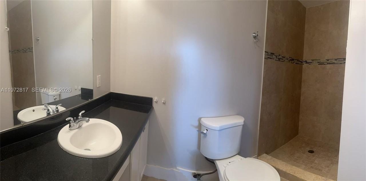 3951 Sw 59th Ave - Photo 2 of 21