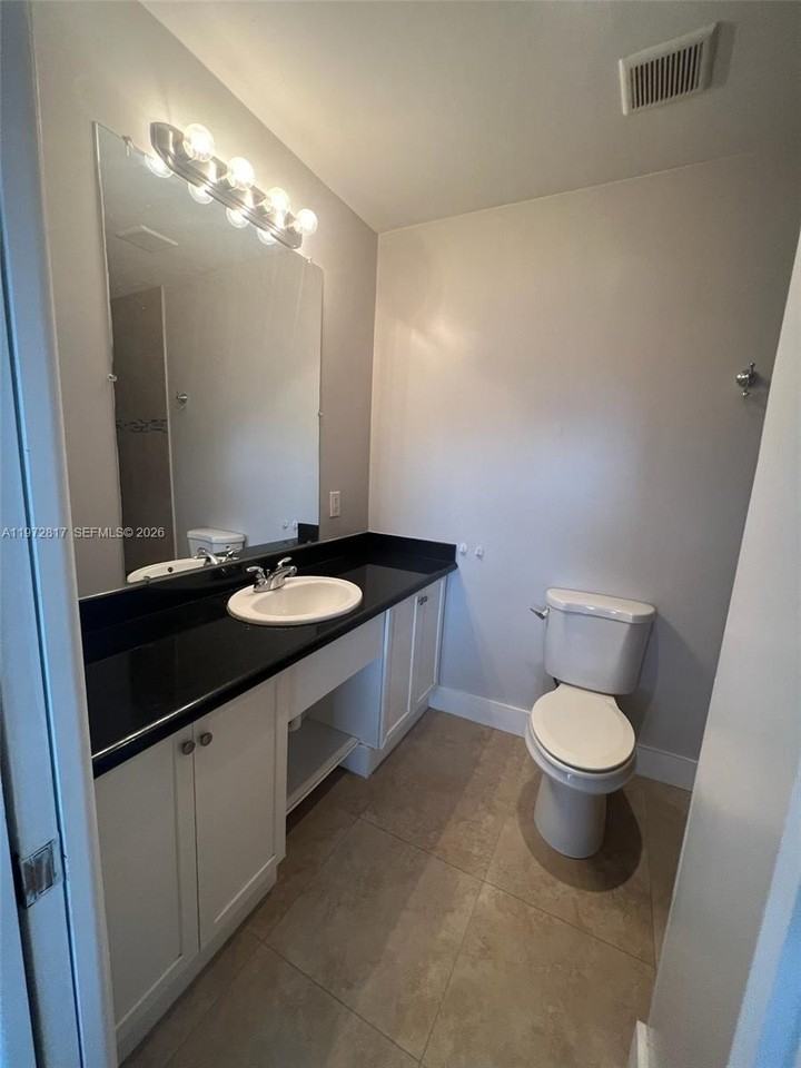 3951 Sw 59th Ave - Photo 6 of 21