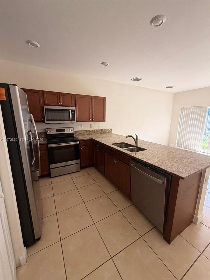 11520 Sw 248th Ln - Photo 2 of 15