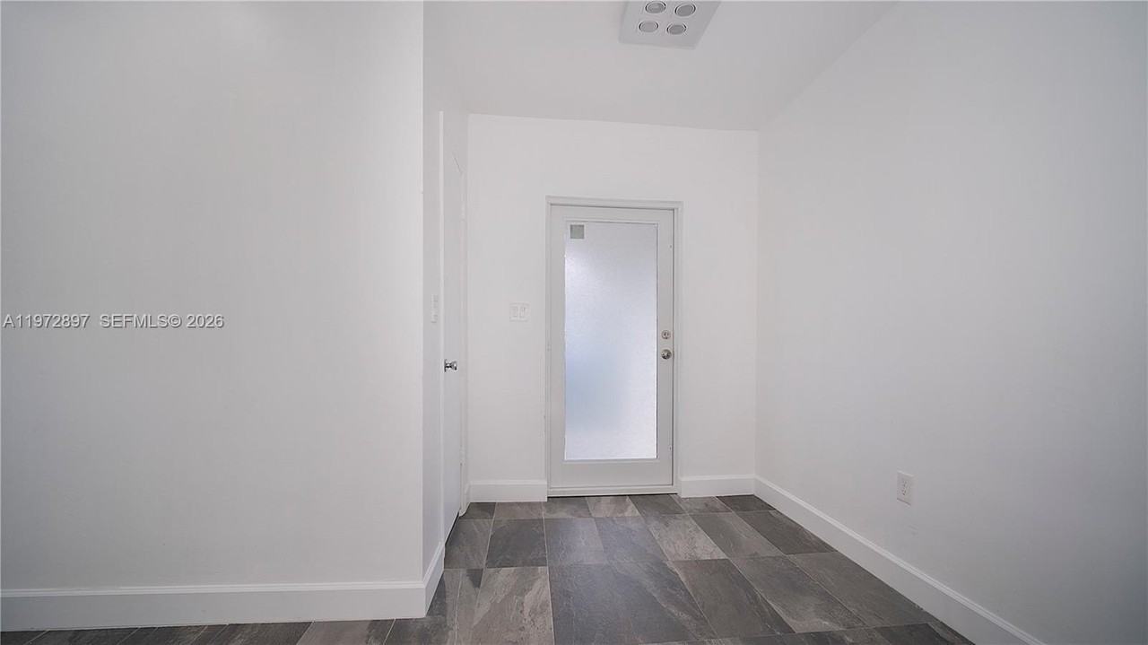 11690 Sw 81st Rd #11690 - Photo 4 of 26