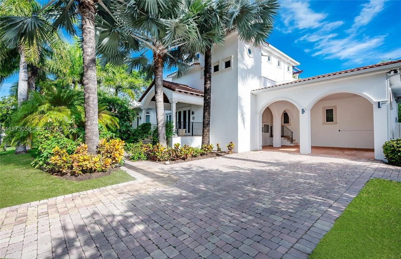 541 S Mashta Dr - Photo 4 of 28