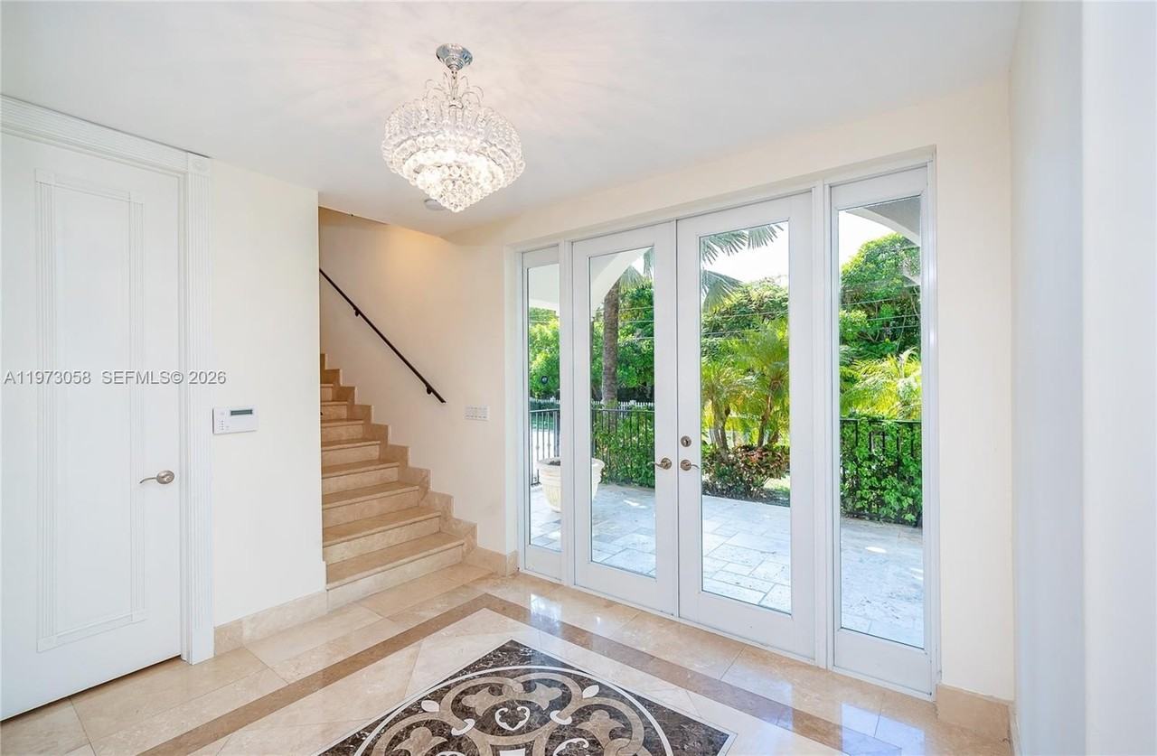 541 S Mashta Dr - Photo 5 of 28