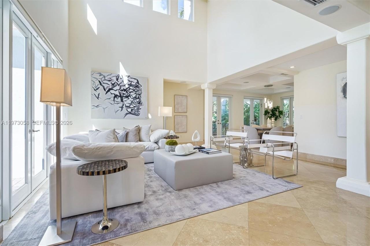 541 S Mashta Dr - Photo 6 of 28