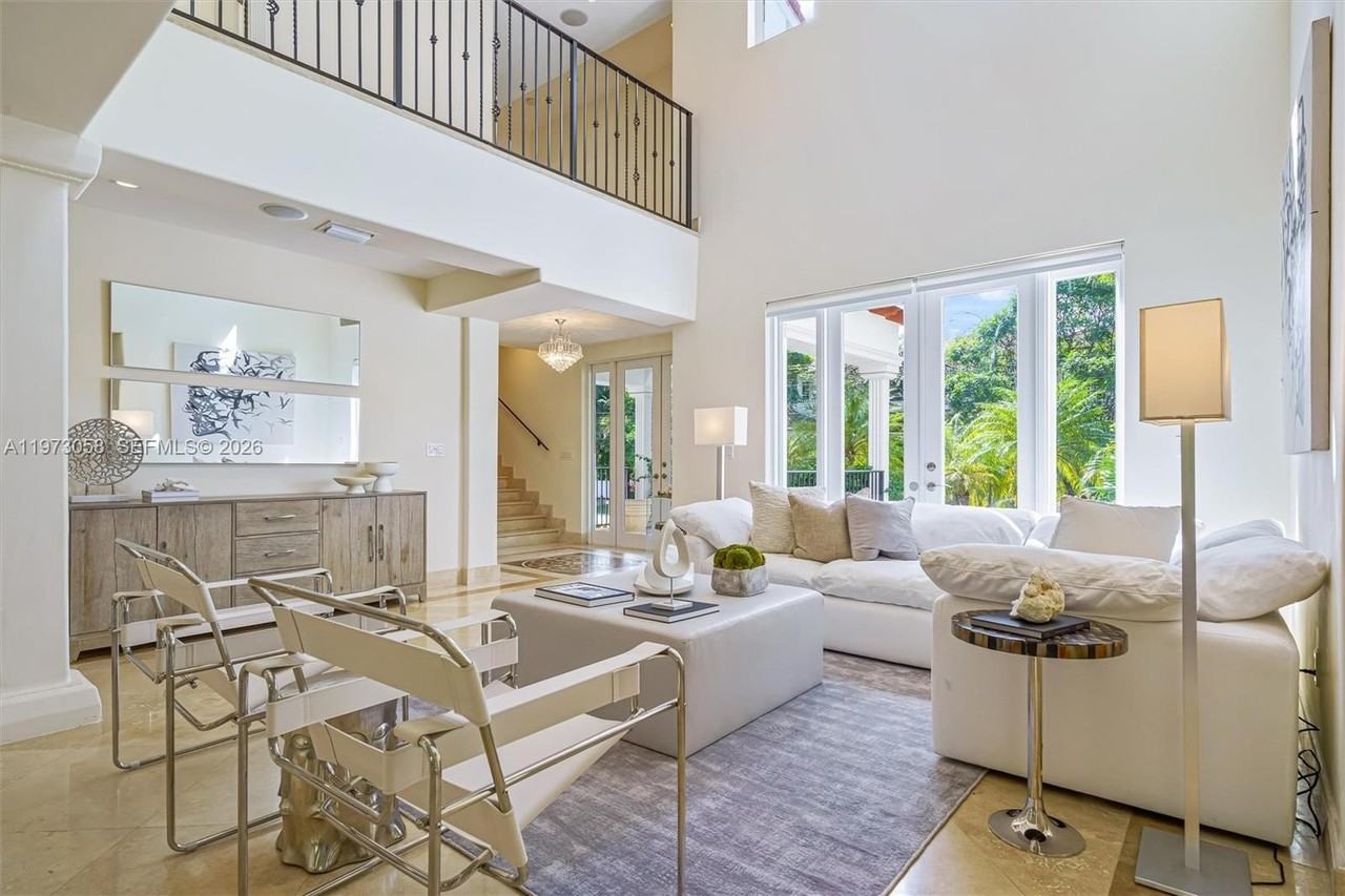 541 S Mashta Dr - Photo 7 of 28