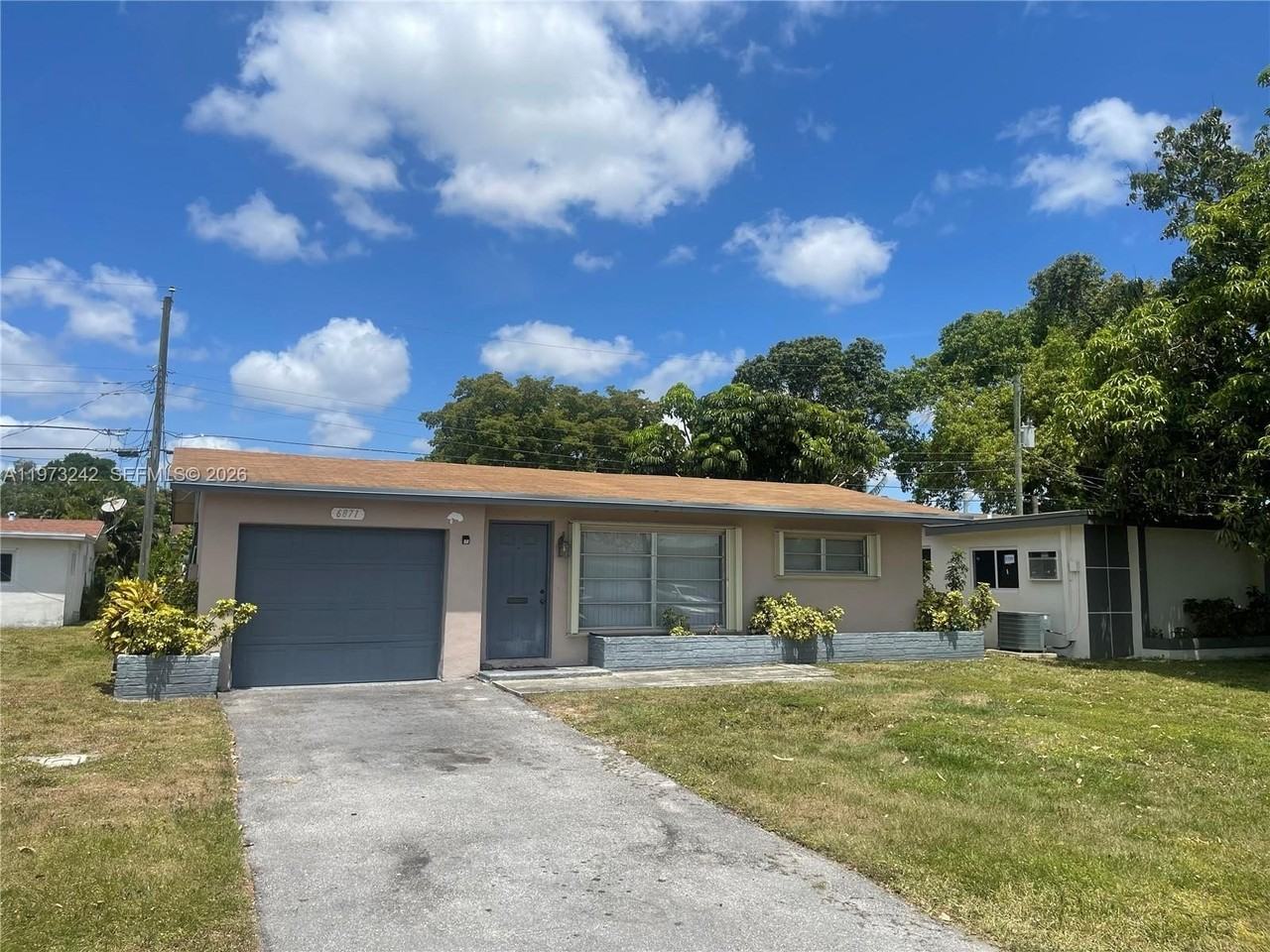 6871 Nw 29th St - Photo 2 of 9