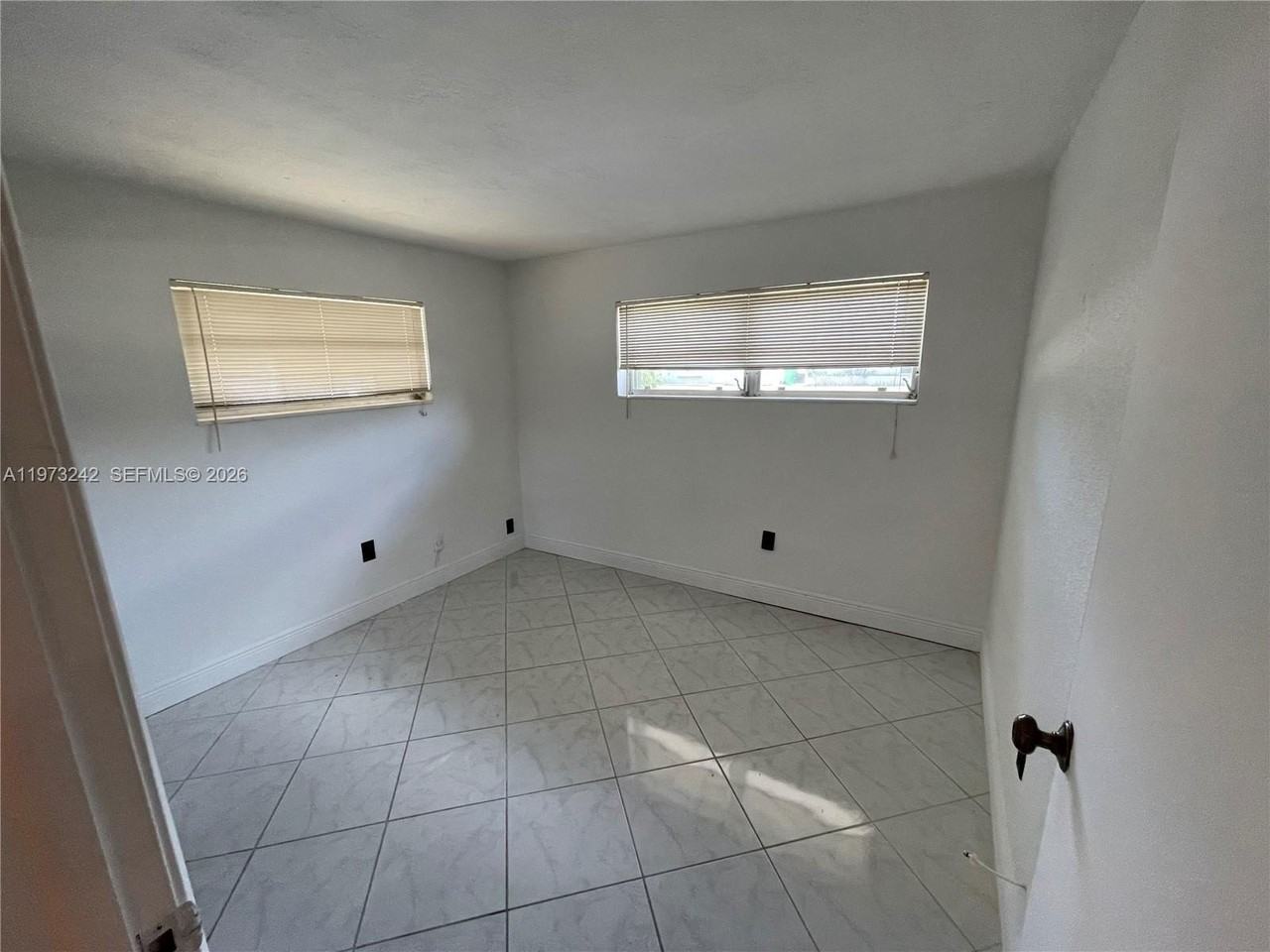 6871 Nw 29th St - Photo 6 of 9