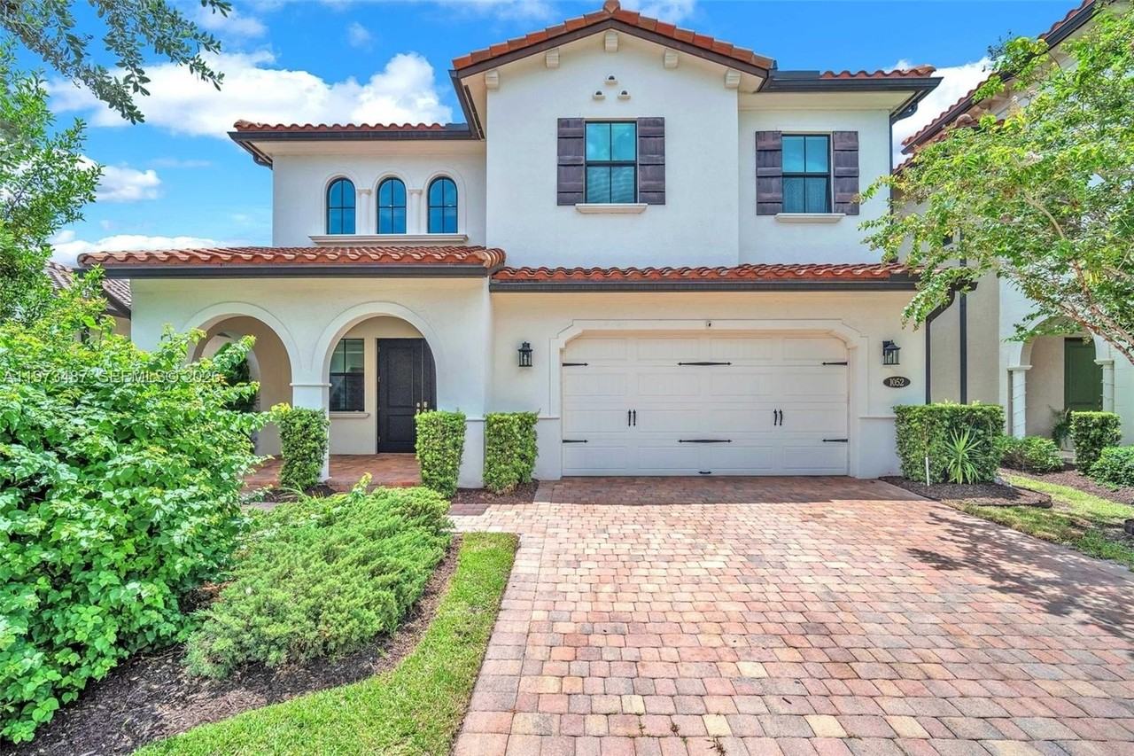 1052 Sw 113th Way #1052 - Photo 2 of 46