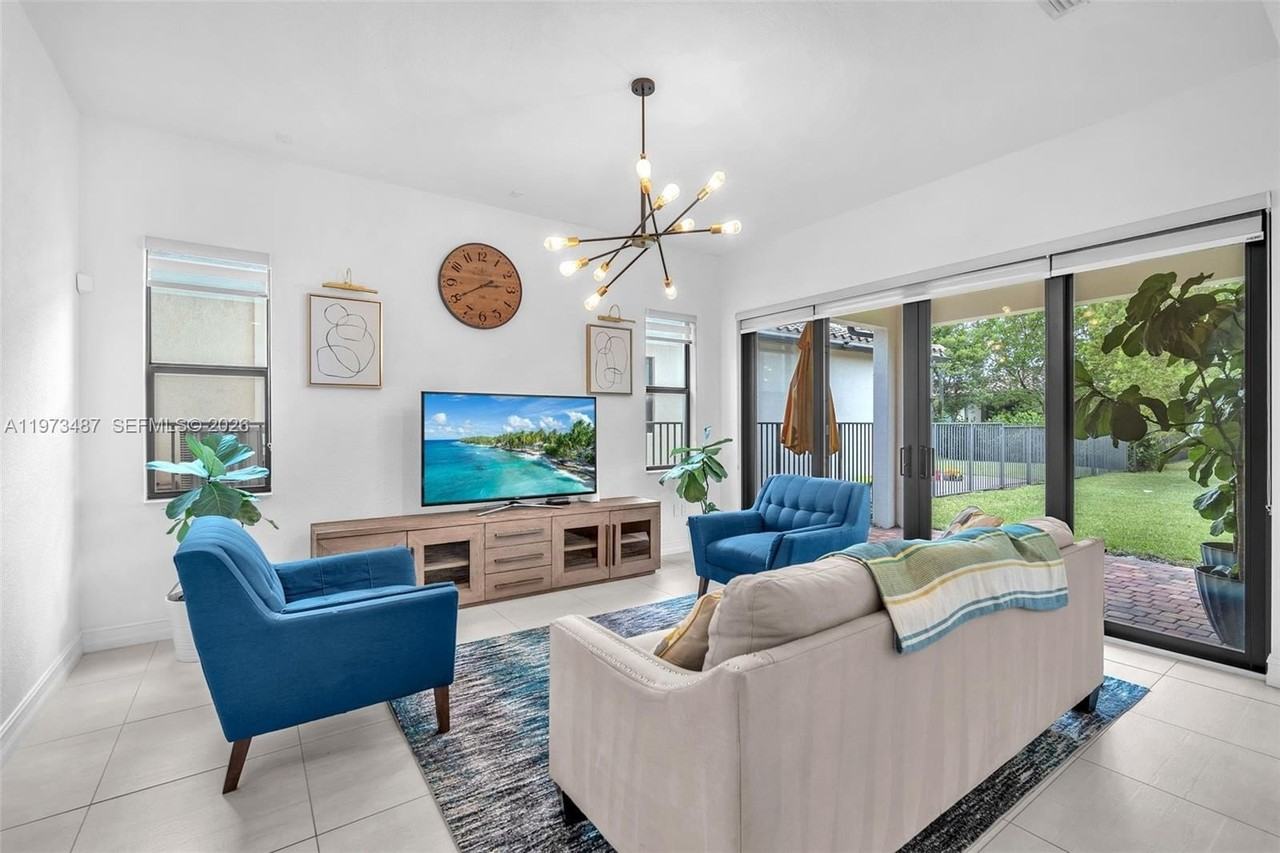 1052 Sw 113th Way #1052 - Photo 4 of 46