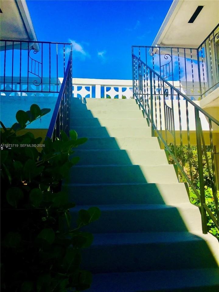 1710 Madison St #7 - Photo 3 of 12