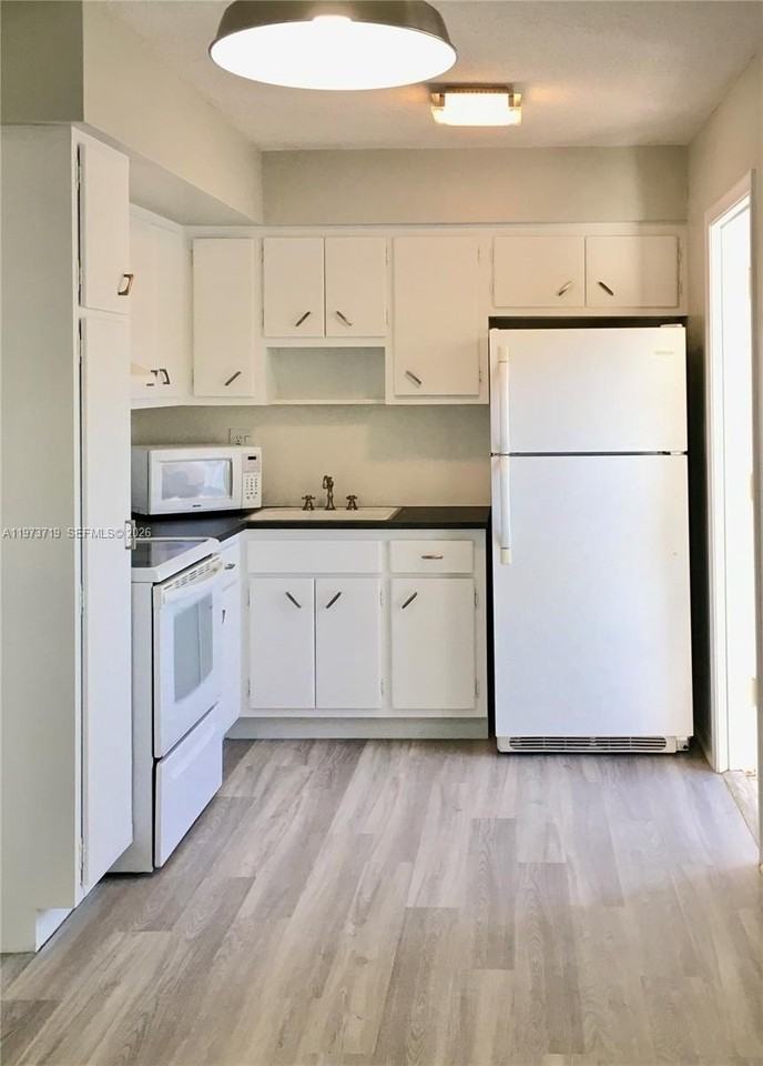 1710 Madison St #7 - Photo 4 of 12