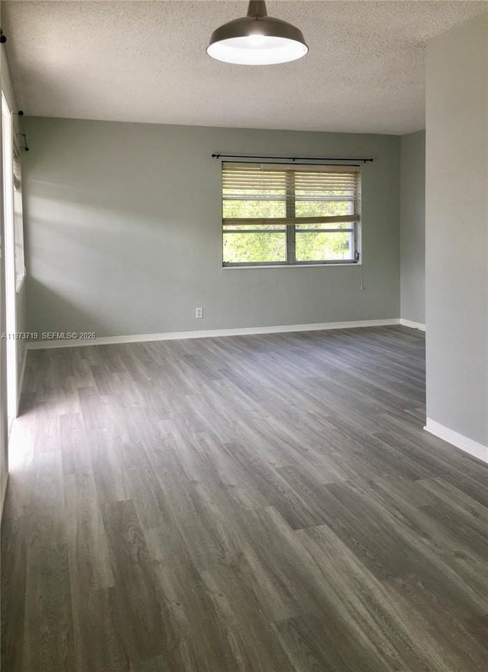 1710 Madison St #7 - Photo 6 of 12