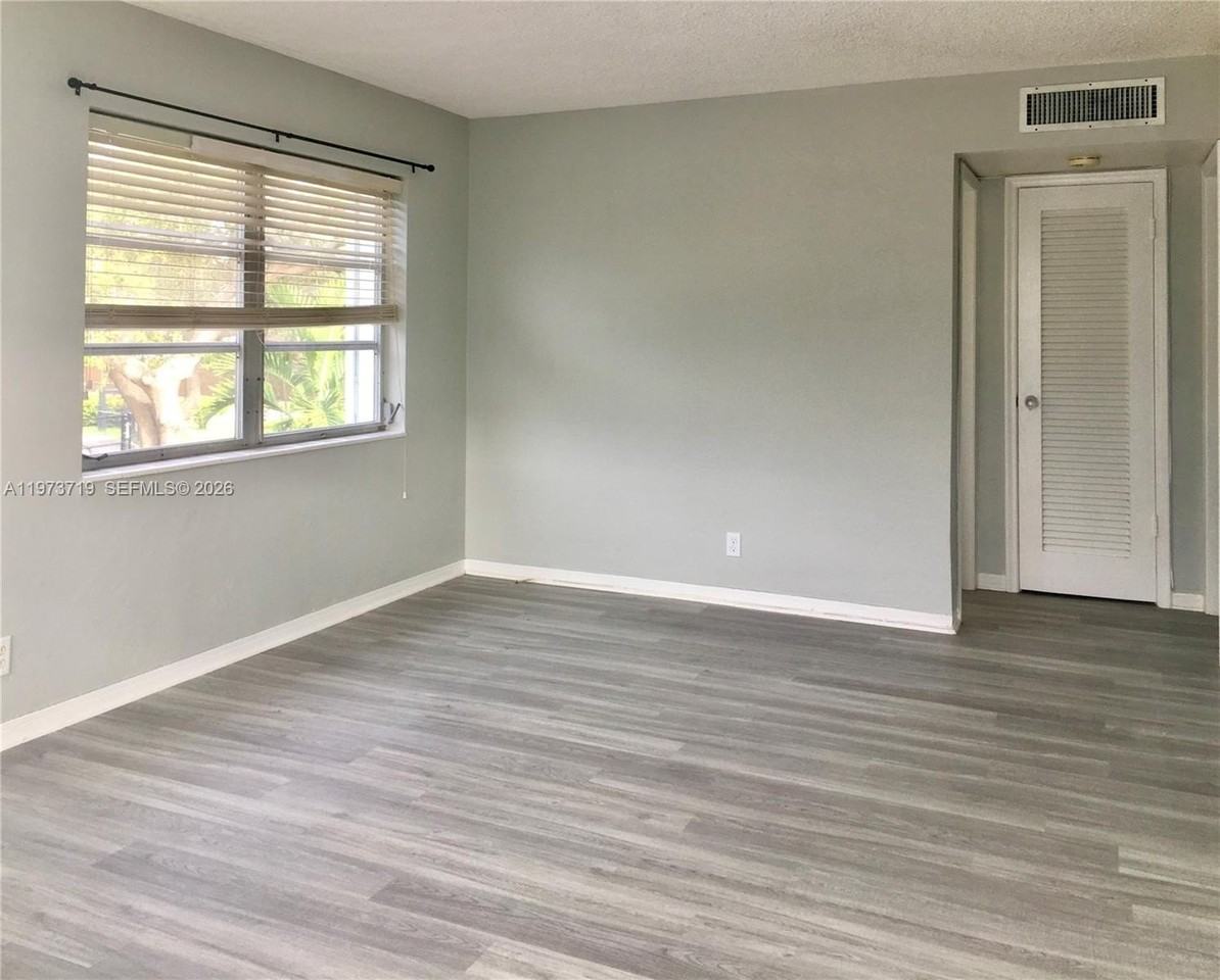 1710 Madison St #7 - Photo 7 of 12