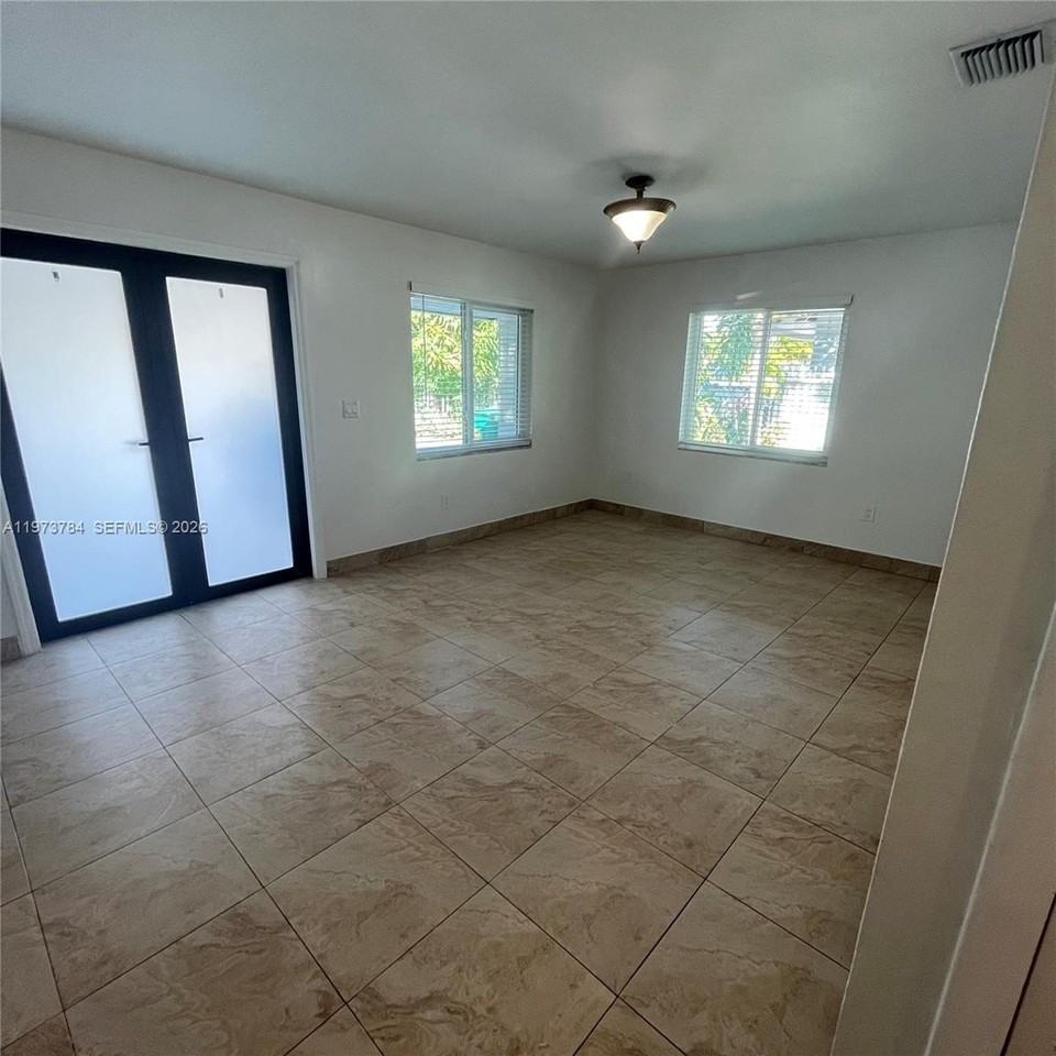 3156 Sw 16th St #3158 - Photo 3 of 16